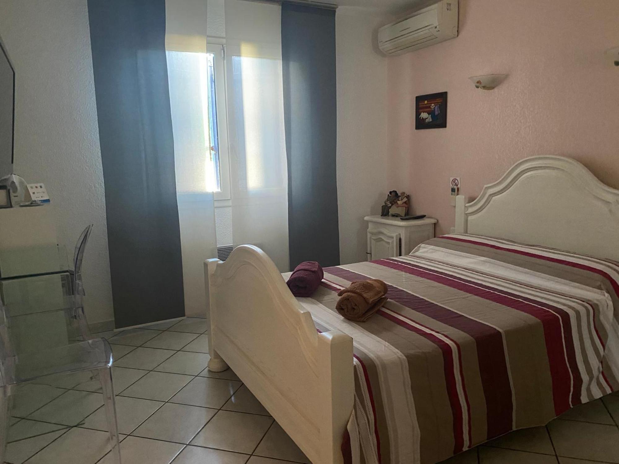 Chambres Table D'Hotes Carpe Diem Villeneuve-la-Riviere Exterior photo