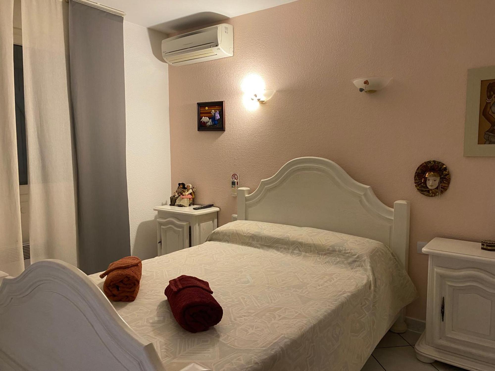 Chambres Table D'Hotes Carpe Diem Villeneuve-la-Riviere Exterior photo